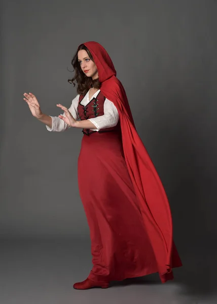 Full Length Portrait Beautiful Brunette Woman Wearing Red Medieval Fantasy — Stockfoto