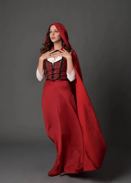 Full Length Portrait Beautiful Brunette Woman Wearing Red Medieval Fantasy — Stock Photo, Image