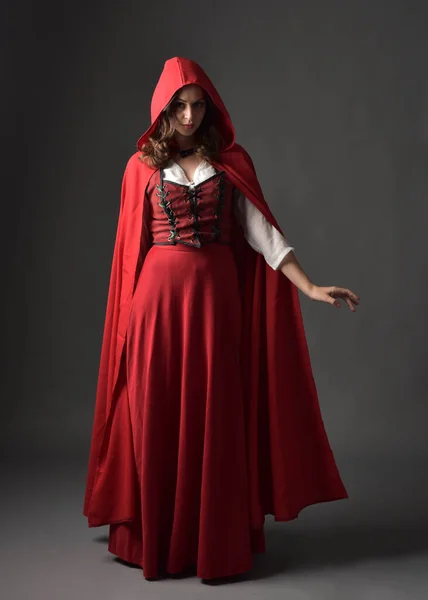 Portrait Complet Belle Femme Brune Portant Costume Fantaisie Médiéval Rouge — Photo