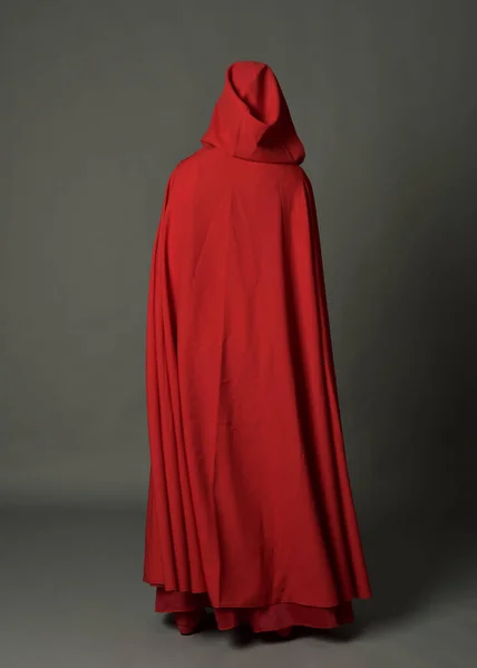 Portrait Complet Femme Portant Costume Fantaisie Médiéval Rouge Manteau Capuche — Photo