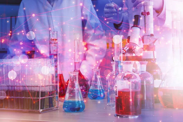 Futuristische Wissenschaft Und Medizinische Laborforschung Mit Chemieglashintergrund Glühende Linienstruktur Schnittstelle — Stockfoto