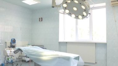 Dolyna, Ukrayna 13 Temmuz 2021: Doğum hastanesinde ameliyathane.