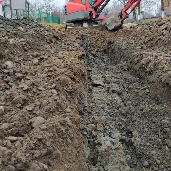 Excavator Digs Trench Sewage Rainwater Roadside Crawler Excavator — Fotografia de Stock