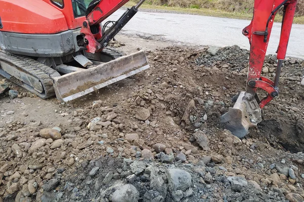 Excavator Digs Trench Sewage Rainwater Roadside Crawler Excavator — Fotografia de Stock