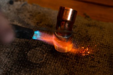 Bakır lehimleme, montaj işlemi ve şömineye bakır borular lehimleme, bakır dirsek.