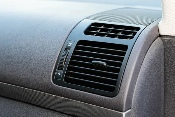 Συσκευή Διανομής Και Παροχής Αέρα Στο Νέο Εσωτερικό Του Αυτοκινήτου — Φωτογραφία Αρχείου