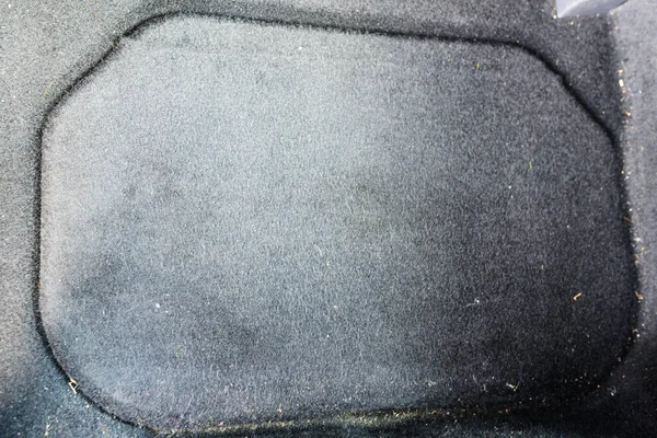 助手席の足の下に車の中の小さなトランク 清潔で手入れの行き届いた車 — ストック写真