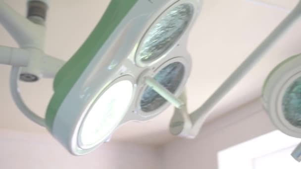 Lampes Médicales Plafond Matériel Éclairage Hôpital Lampes Chirurgicales Pendant Journée — Video