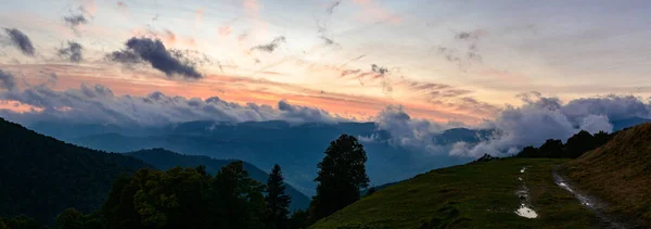 Dawn Mountains Clouds Covered Slopes Carpathians Tourist Trip Carpathians — Stock Photo, Image