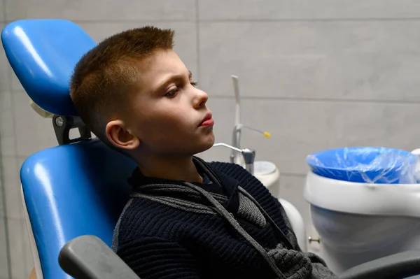 Fiú Egy Fogorvosi Széken Kórházban Meglátogatja Fogorvost — Stock Fotó