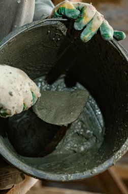 Duvarın ilk katmanı için sıvı havan topu, tamir işi, duvar için metal ağ..