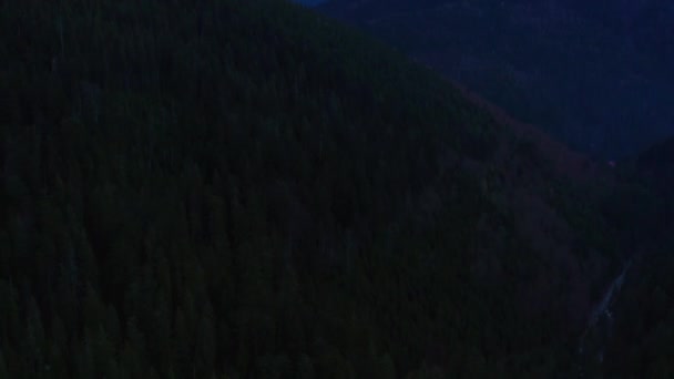 Flight over Synevyr glade at dawn, spring mountains, Ukrainian national park. — Stockvideo