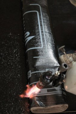 Yerlere su geçirmez kaplama, kaynak makinesi ve reçine yerleştirme, evdeki tamir işleri..