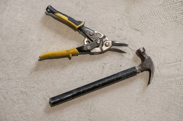 Scissors Cutting Metal Metal Building Elements Hammer Tools Construction Repair — Stock Photo, Image