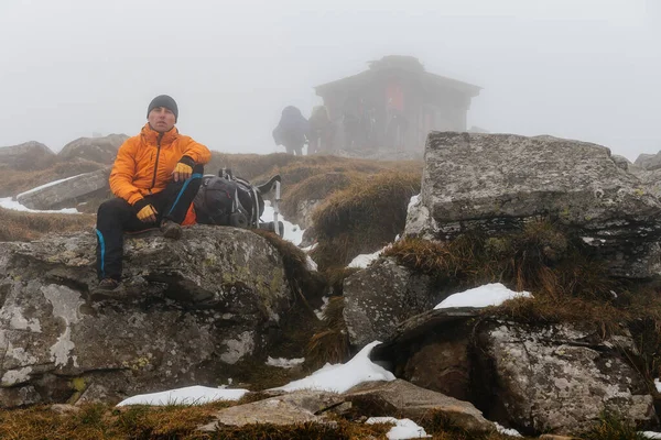 Cárpatos Ucrania Septiembre 2021 Los Turistas Suben Monte Petros Monte —  Fotos de Stock