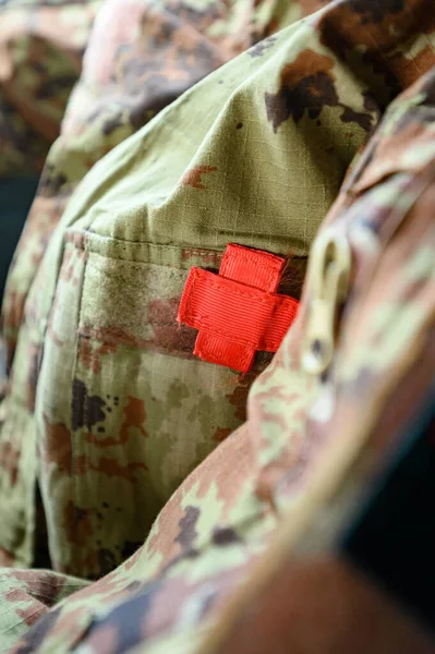 Chevrons Auf Der Ukrainischen Militäruniform Rotes Kreuz — Stockfoto