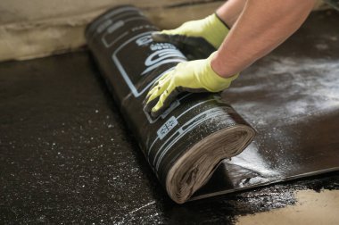 Yerlere su geçirmez kaplama, kaynak makinesi ve reçine yerleştirme, evdeki tamir işleri..