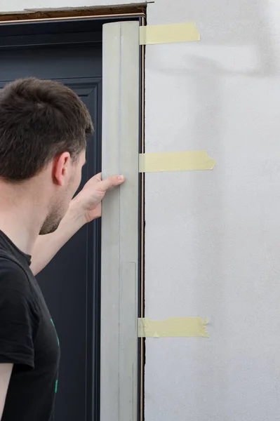 Checking Door Frame Evenness Surface Installation Metal Rule Installing Door — ストック写真