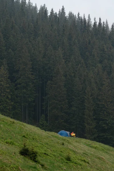 Lonely Tent Fog Mountains Carpathians Ukraine Rest Dark Blue Tent — Stockfoto