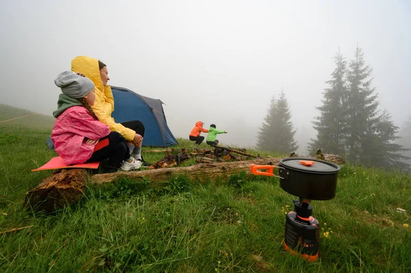Family Rest Mountains Tent Morning Rain Children Exercising — Stockfoto