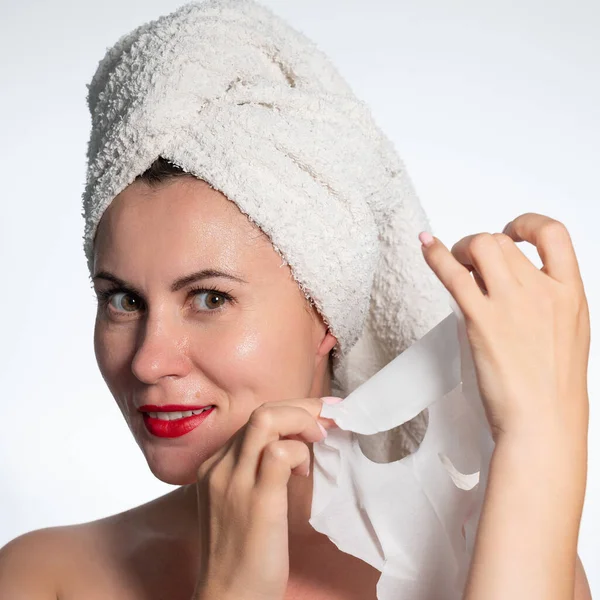 Woman Towel Her Hair Mask Her Face Skin Hair Care — Stockfoto