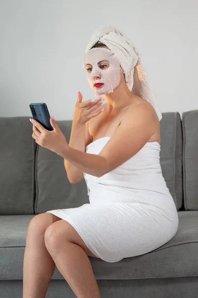 Facial Skin Cleansing Procedure Using Cosmetic Mask Woman Talking Phone — 스톡 사진
