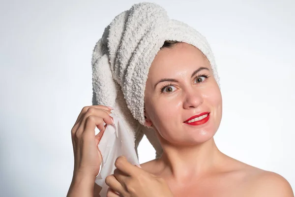 Woman Towel Her Hair Mask Her Face Skin Hair Care — Stockfoto