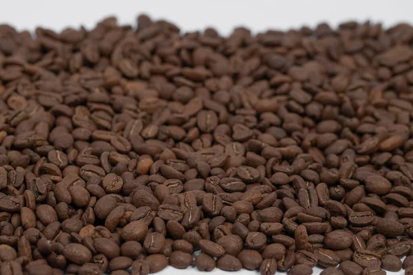 焙煎されたコーヒー豆 コピースペースの場所 多くのコーヒー豆 背景としてのコーヒー — ストック写真