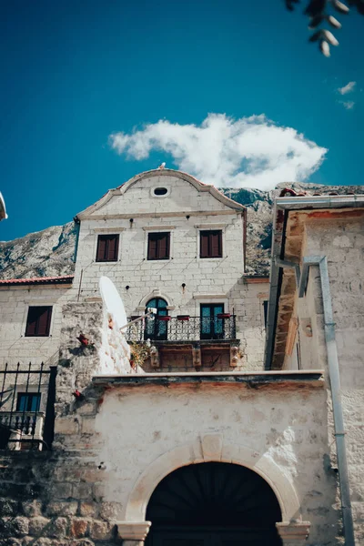 Montenegro Dobrota 2021 Straten Van Montenegro Huizen Buurt Van Waterhuizen — Stockfoto