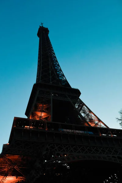 Paris França 2022 Torre Eiffel Contra Céu Perfeitamente Azul Viagens — Fotografia de Stock