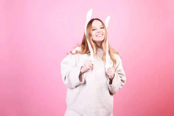 Hermosa Chica Orejas Conejo Sobre Fondo Rosa Risa Vacaciones Pascua —  Fotos de Stock