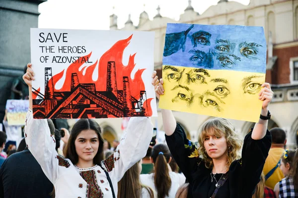 克拉科夫 2022年6月25日国际和平集会 乌克兰人要求从Azovstal释放卫士 乌克兰战争 留在乌克兰 — 图库照片#