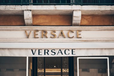 Italy. Venice. 09.07.2022 Fashion country, boutique clothing store, sale, signboard Versace.