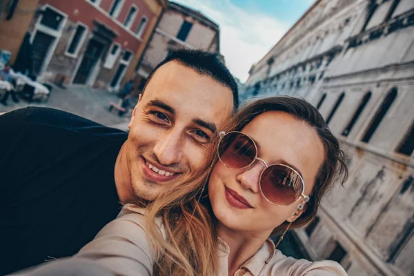 Couple Takes Selfie Front Grand Canal Venice Tourists Road — стоковое фото