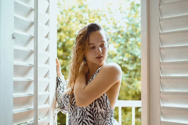Gorgeous Brunette Portrait Balcony Swimsuit Animal Print Zebra Summer Photo — Fotografia de Stock