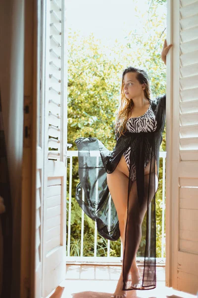 Gorgeous Brunette Balcony Swimsuit Black Pareo Summer Photo Model Pose — Fotografia de Stock