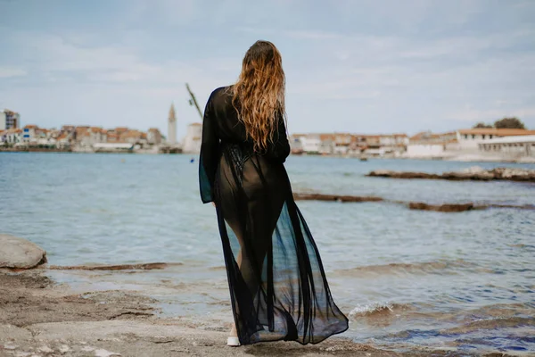 Gorgeous Brunette Beach Backdrop Sea European City Woman Long Hair — Stock Fotó