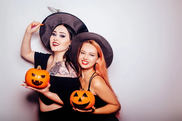 Two Girls Witch Costumes White Background Hold Pumpkins Smile Laugh — Φωτογραφία Αρχείου