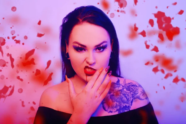 Brunette Neon Tattoo Red Lips Woman Halloween Party Blood Runs — ストック写真