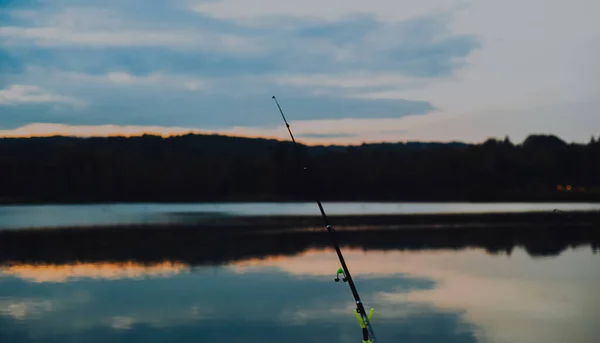 Pêche Lever Coucher Soleil Tiges Pêche Sur Fond Lac Pêche — Photo