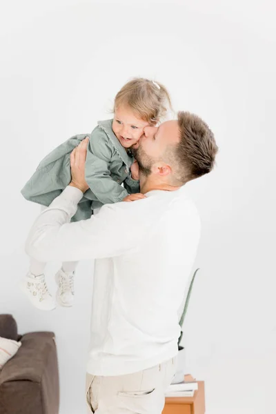 Joven Padre Con Hija Jugando — Foto de Stock