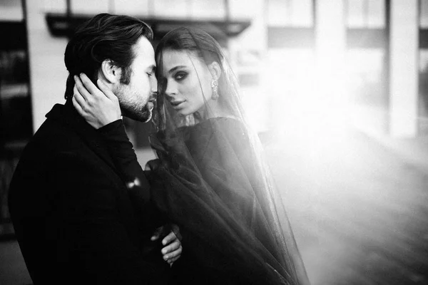 Black White Portrait Fashion Marriage Couple Stylish Wedding Outfits Photoshoot — ストック写真