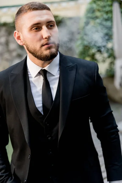 Handsome Young Man Suit Jacket Posing Street — Stok fotoğraf