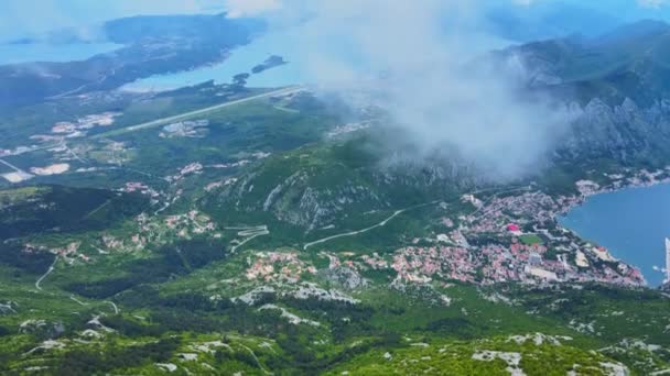 Luftaufnahme Der Historischen Altstadt Von Kotor Und Der Bucht Von — Stockvideo