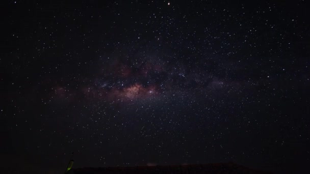 Mléčná Dráha Nočním Horizontu Noční Hvězdnatá Obloha Zářící Hvězdy Hvězdné — Stock video