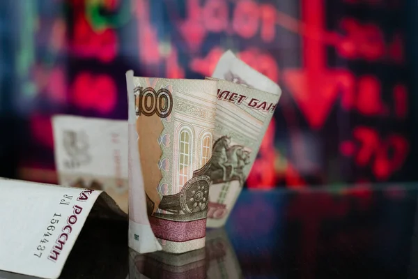 Rublos Russos Fundo Uma Curva Caindo — Fotografia de Stock