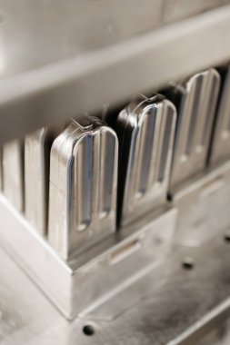 Dondurma için metal küf