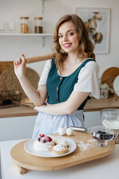 Pretty Girl Cooking Kitchen High Quality Photo — Stockfoto