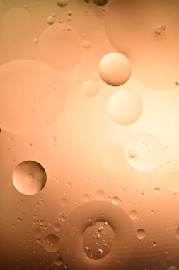 Renkli soyut bir arka planda yağ daireleri. Güneş sistemi gibi.. 