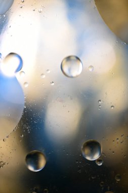 Renkli soyut bir arka planda yağ daireleri. Güneş sistemi gibi.. 